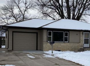 11 Fairview Dr, York, NE 68467