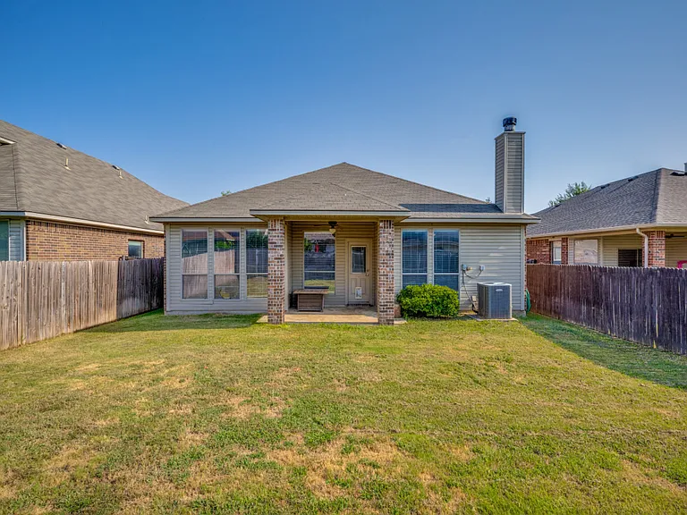 3213 Hornbeam St — Photo 23