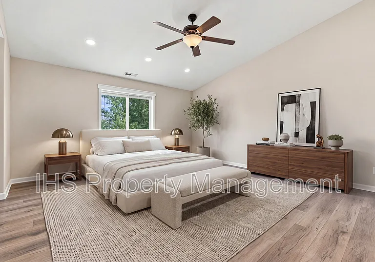 9711 Nottingham Dr — Photo 3