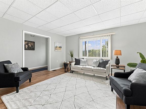 5th image of 1042 Goehring St