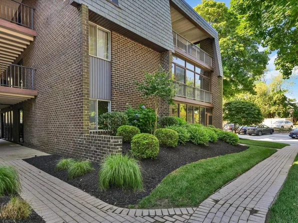 5 Stonehenge Cir APT 2, Baltimore, MD 21208
