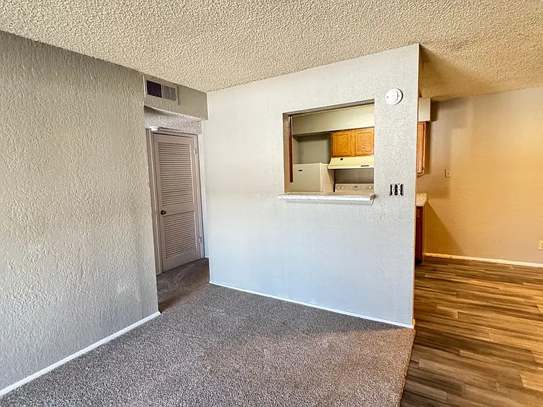 Pheasant Run Apartments — Photo 13