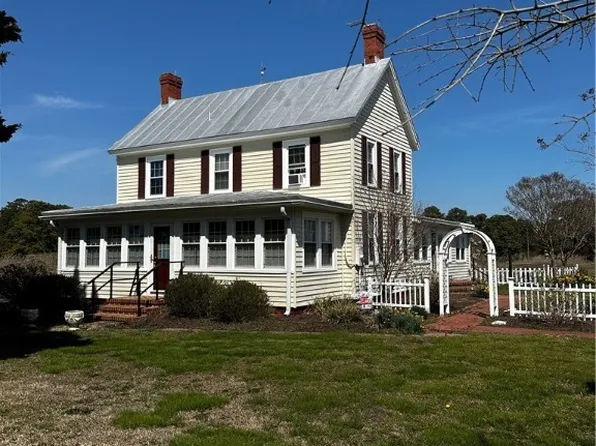 245 Heath Rd, New Point, VA 23125
