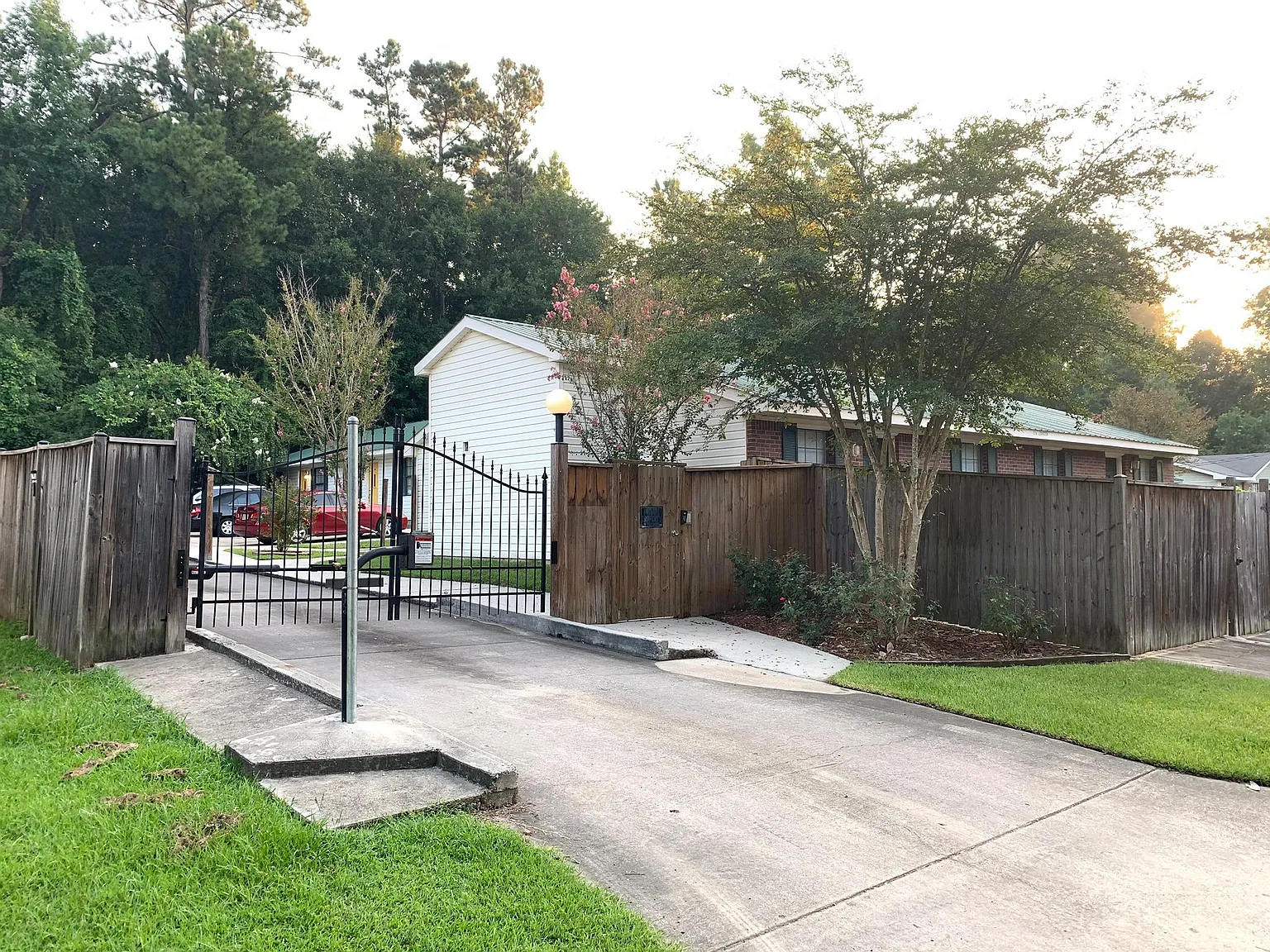 2 bed, 1.5 bath, 900 sqft, $995 — Photo 1