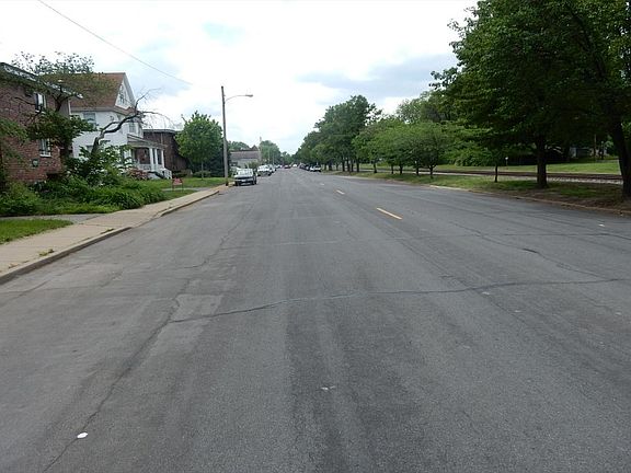 4th image of 3316 Greenwood Blvd