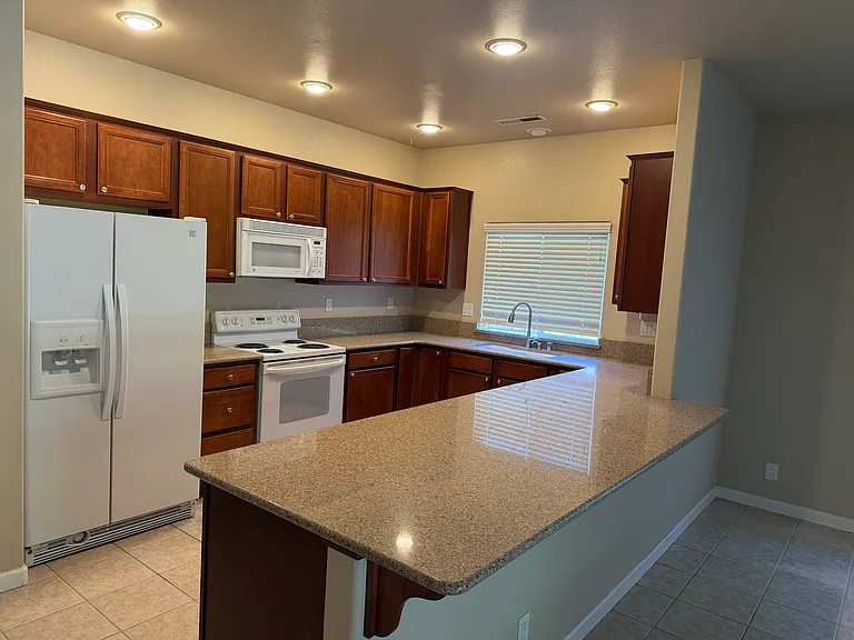 1550 Freeman Way — Photo 4