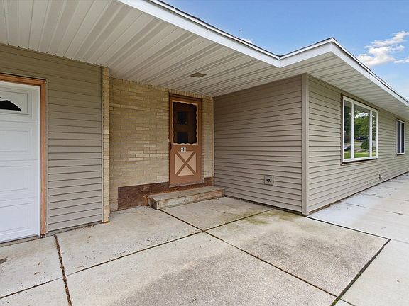 4th image of 400 Green Hill Dr