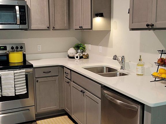 2nd image of 557 Parkhill Cir