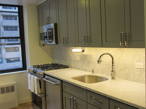 3rd image of 301 E 87th St APT 3D