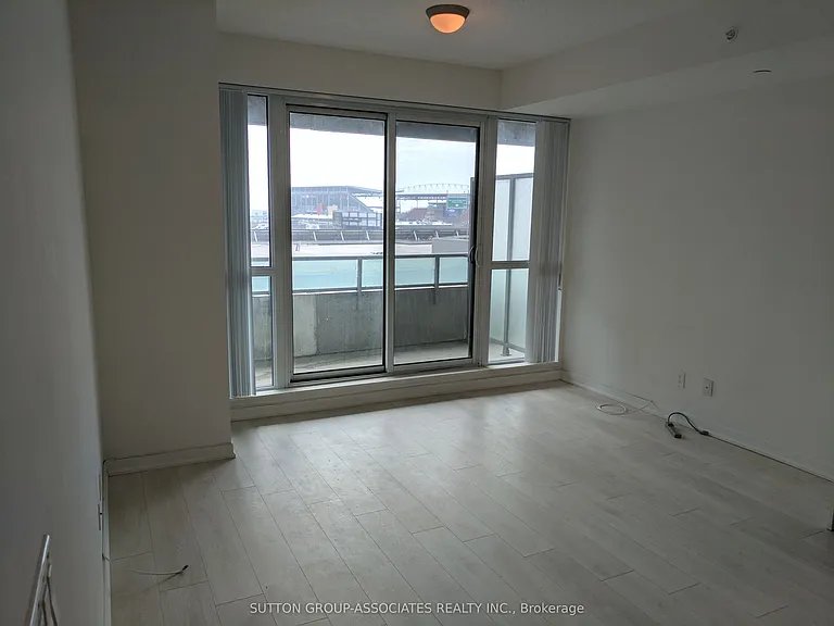 150 E Liberty St #508 — Photo 3