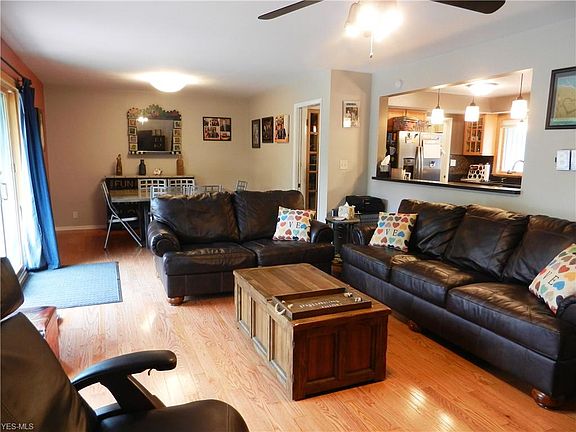 3rd image of 24705 Hawthorne Dr