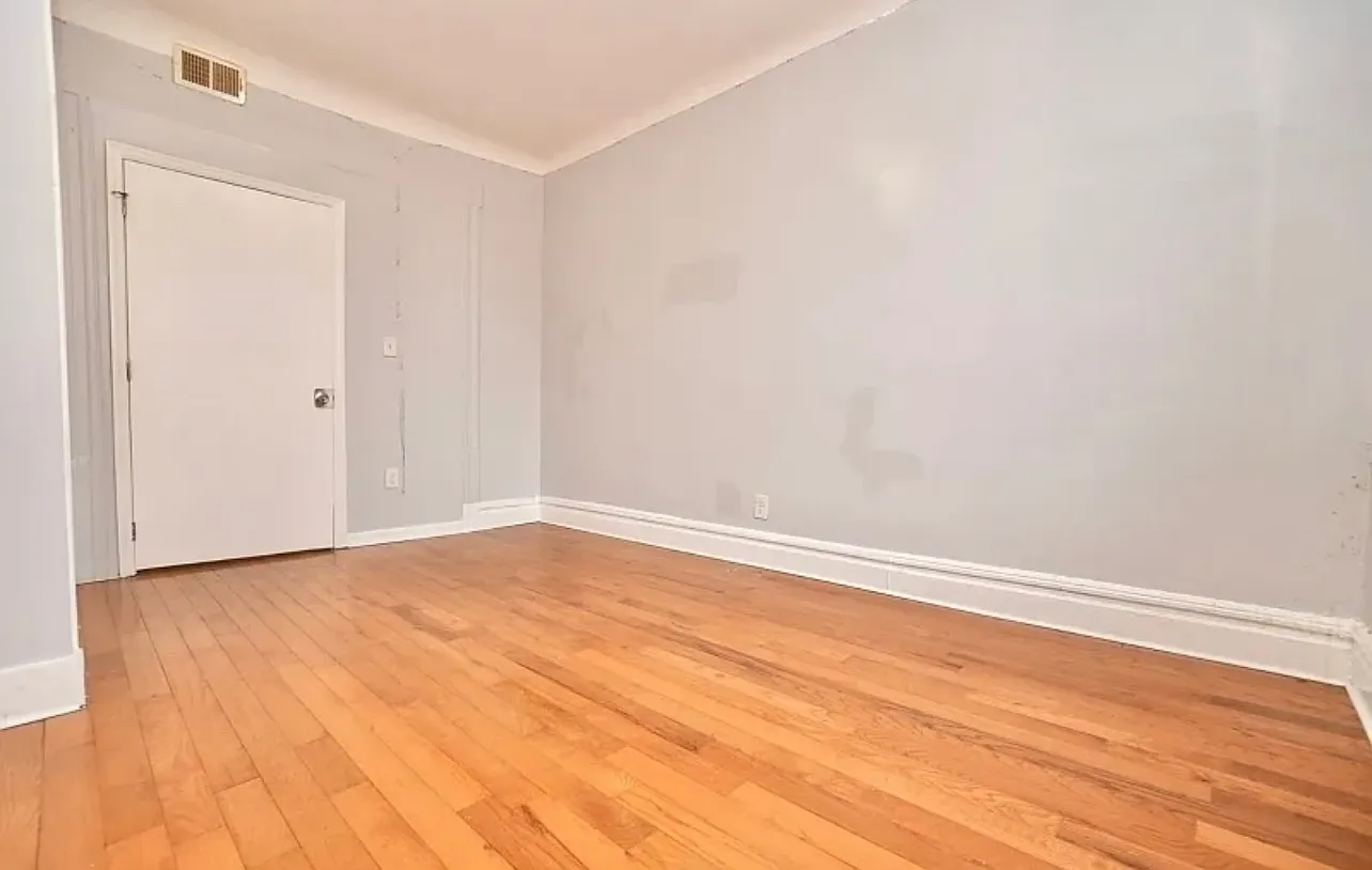 3 bed, 1000 sqft, $1,800 — Photo 3