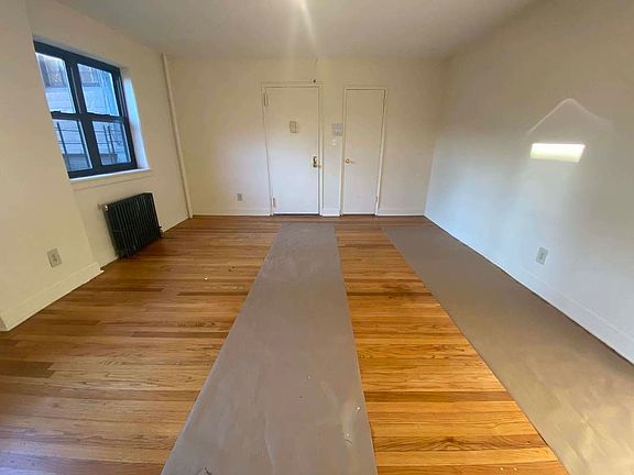 3rd image of 20-12 Crescent St #2B