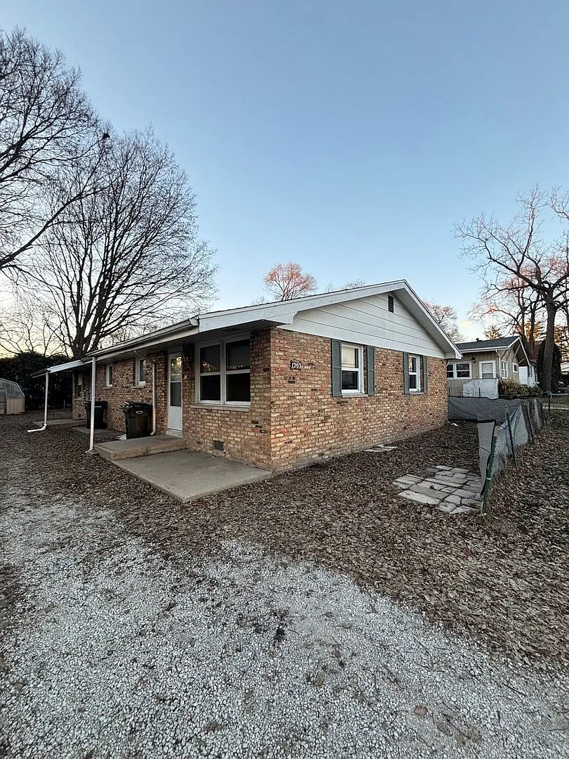 1203 Coler — Photo 2