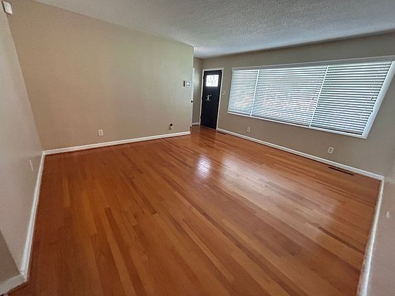 4th image of 1202 Frosty Rd