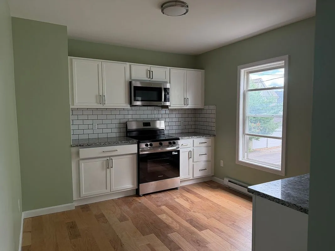 4 bed, 1.0 bath, 1406 sqft, $2,650 — Photo 1