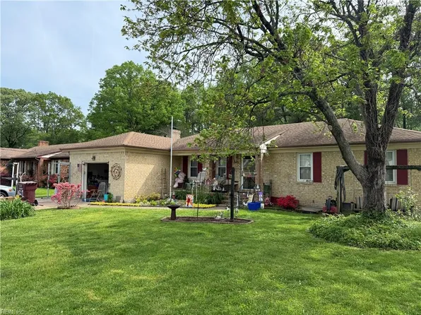 621 Baywood Trl, Chesapeake, VA 23323