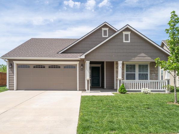 1027 W 30th Ter, Lawrence, KS 66046