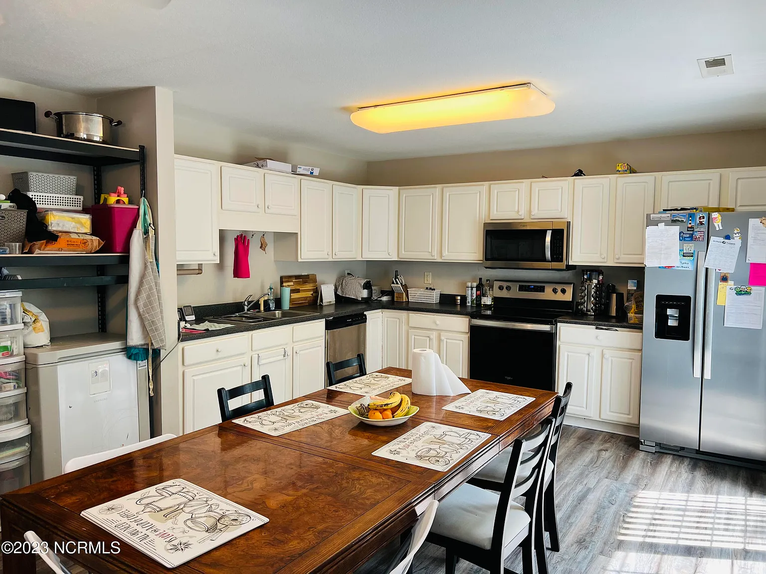 3 bed, 2.5 bath, 1452 sqft, $1,400 — Photo 4