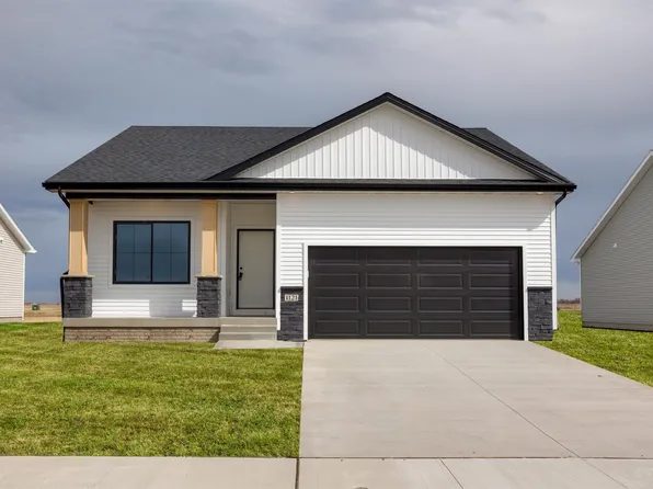 1121 Featherstone Ave NE, Bondurant, IA 50035