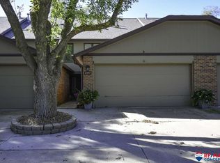 6447 Boxelder Dr, Lincoln, NE 68506