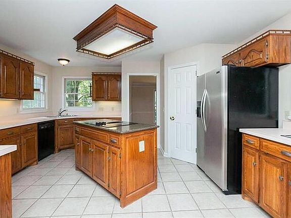3rd image of 118 Laural Hill Dr