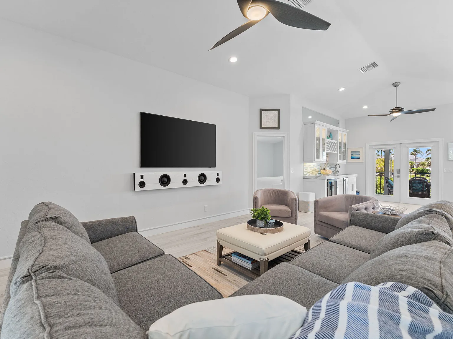 4 bed, 3100 sqft, $6,000 — Photo 2