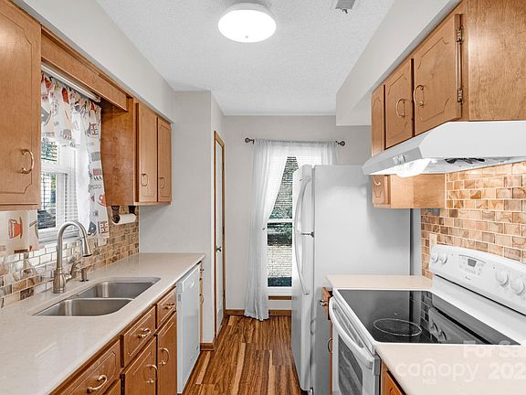 4th image of 10118 Santa Fe Ln