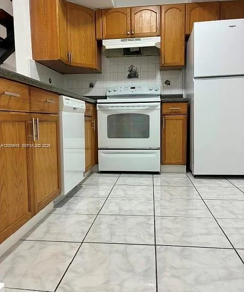 1121 SW 105th Ave #308 — Photo 3