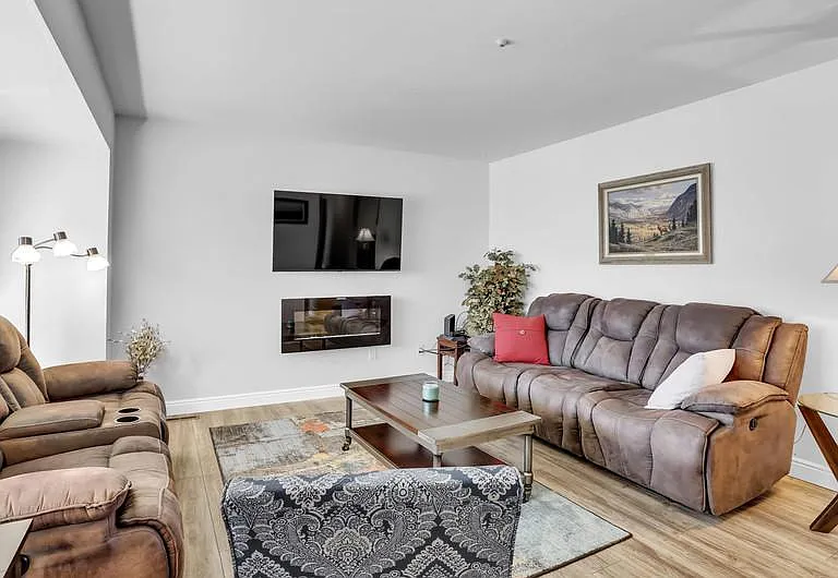 7833 Webster Way — Photo 4