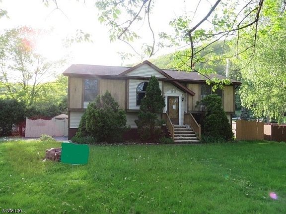 2nd image of 17 Zinnia Dr