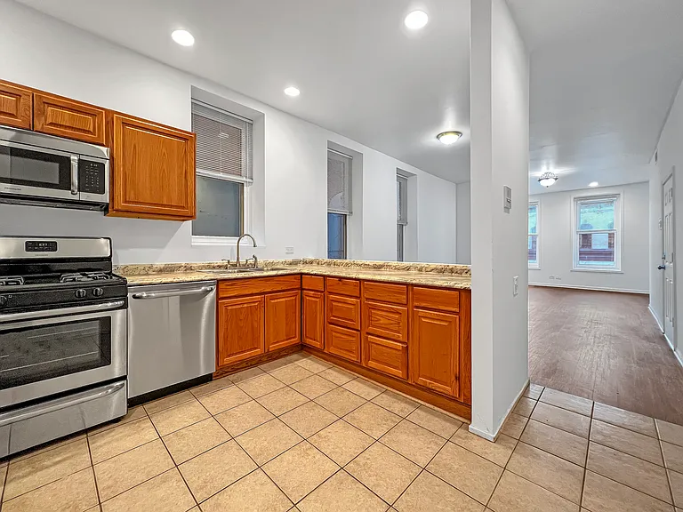 311 W Chicago Ave #2 — Photo 1