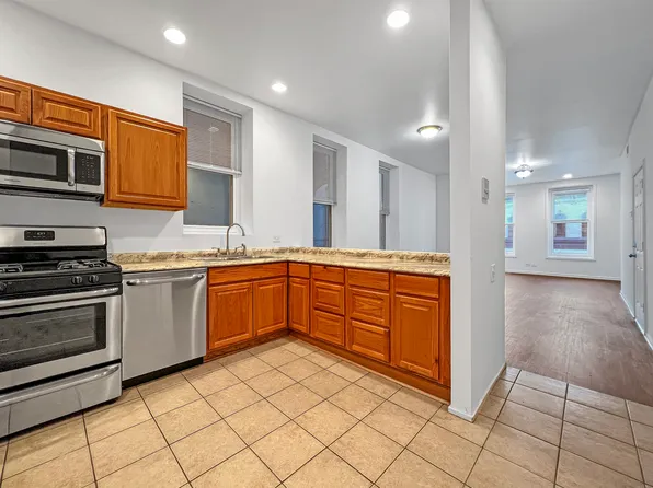 311 W Chicago Ave APT 2, Chicago, IL 60654