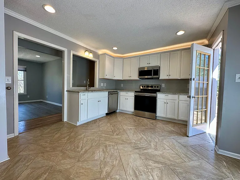 3220 Hickory Ridge Dr — Photo 9