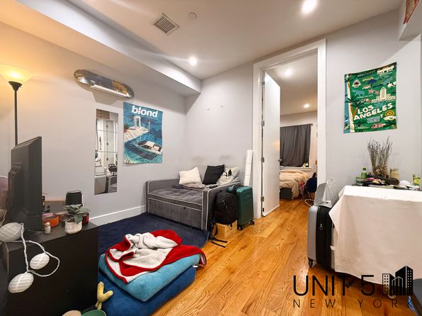 586 Bainbridge St #2A