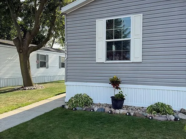 43481 Charlemagne Ave, Sterling Heights, MI 48314