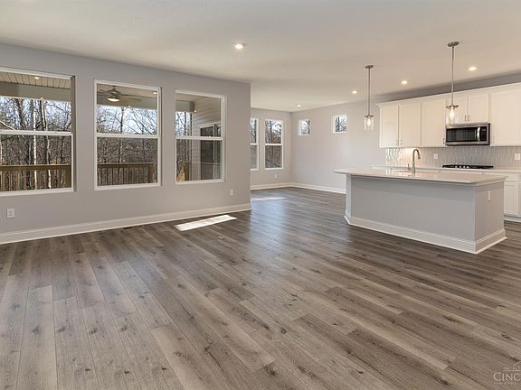 4th image of 971 Crestpoint Ct