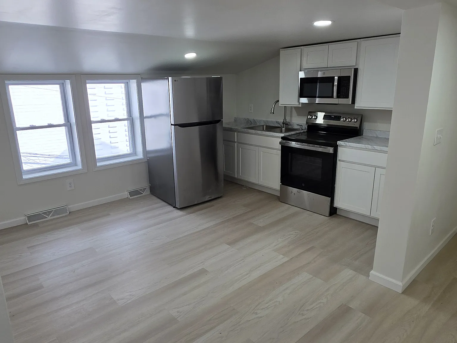 2 bed, 556 sqft, $1,400 — Photo 3