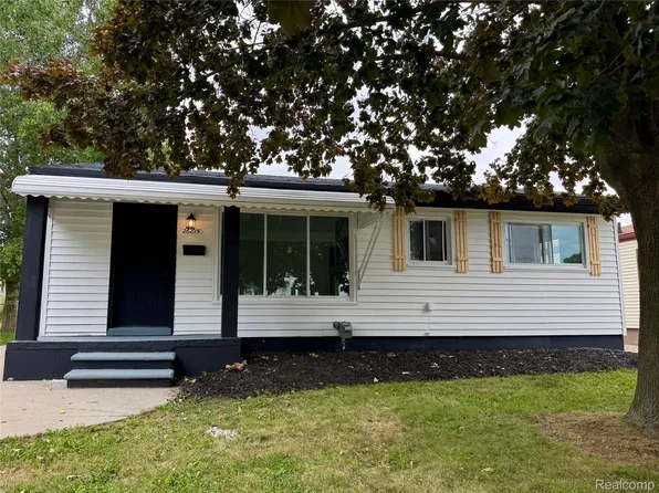 26815 Waldorf St, Roseville, MI 48066