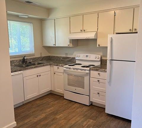 dishwasher, refrigerator, self-cleaning oven. appliances 2 yrs old!