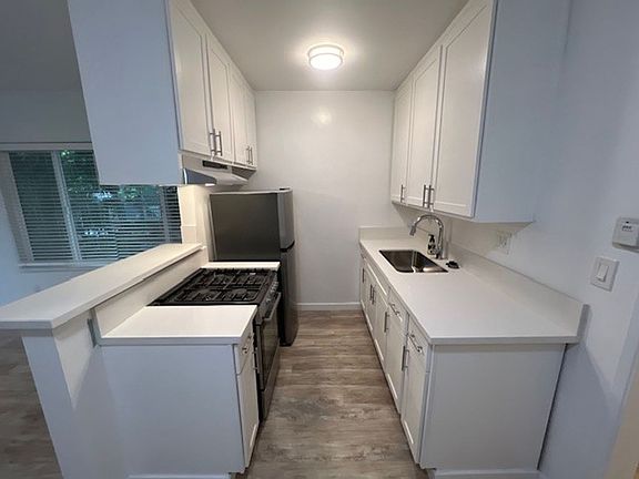 5th image of 2925 4th St #29