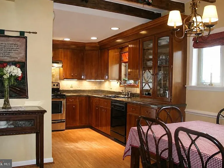555 Northbrook Rd — Photo 4