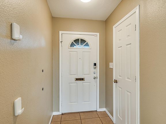 3rd image of 8 Pilot Point Dr