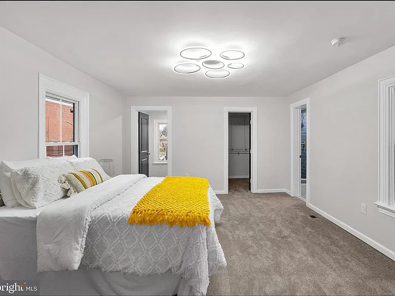 617 Montgomery St — Photo 15