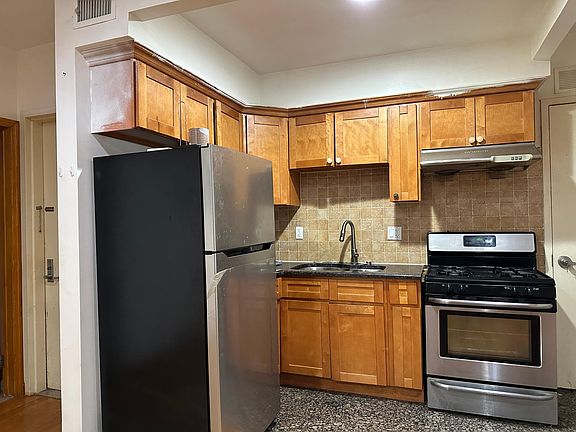 3rd image of 31-11 Linden Pl #2A