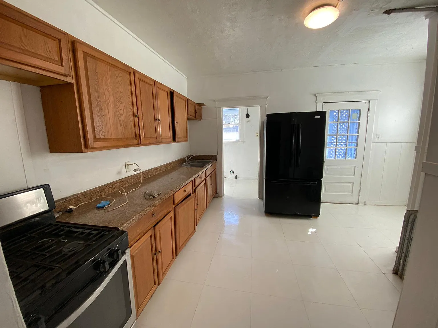 5 bed, 2000 sqft, $2,000 — Photo 2