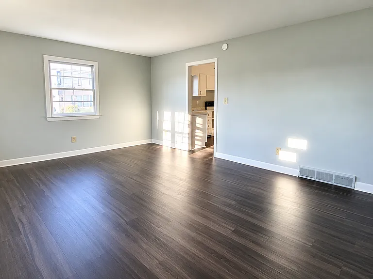 719 Jefferson St — Photo 9
