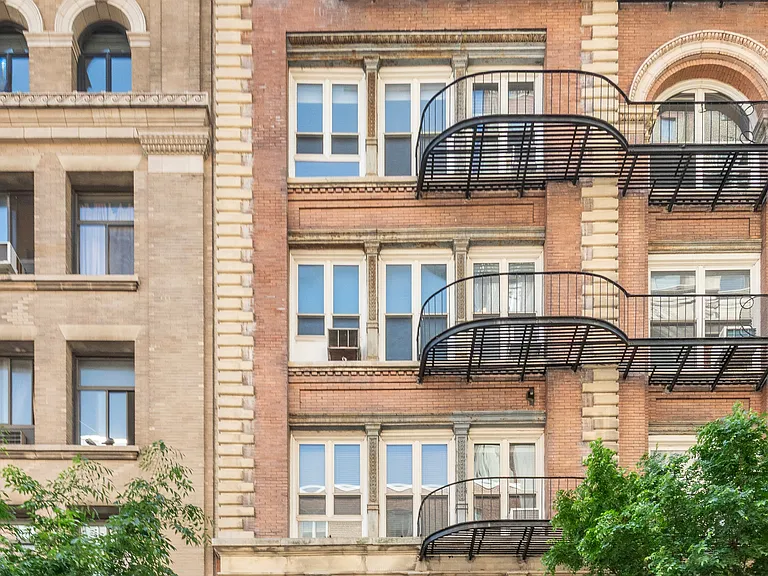 23 Waverly Pl #2D — Photo 9
