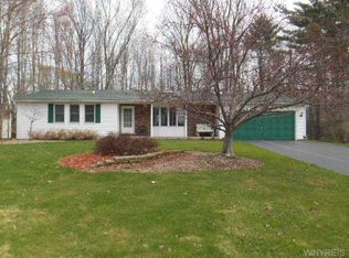 96 Old Orchard Ln, Orchard Park, NY 14127
