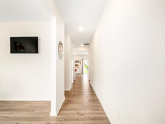 4th image of 218 Sterndale Dr